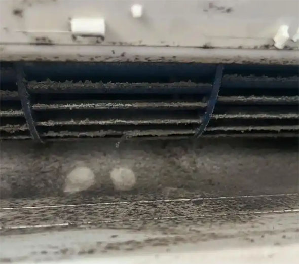 巴南空调吹的风有股烧焦味是怎么回事